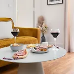 A Deux Pas De Montmartre